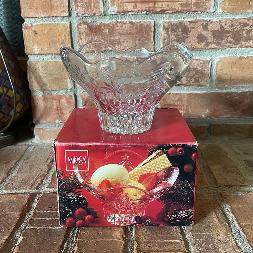 Mikasa Christmas Night Crystal Footed Bowl